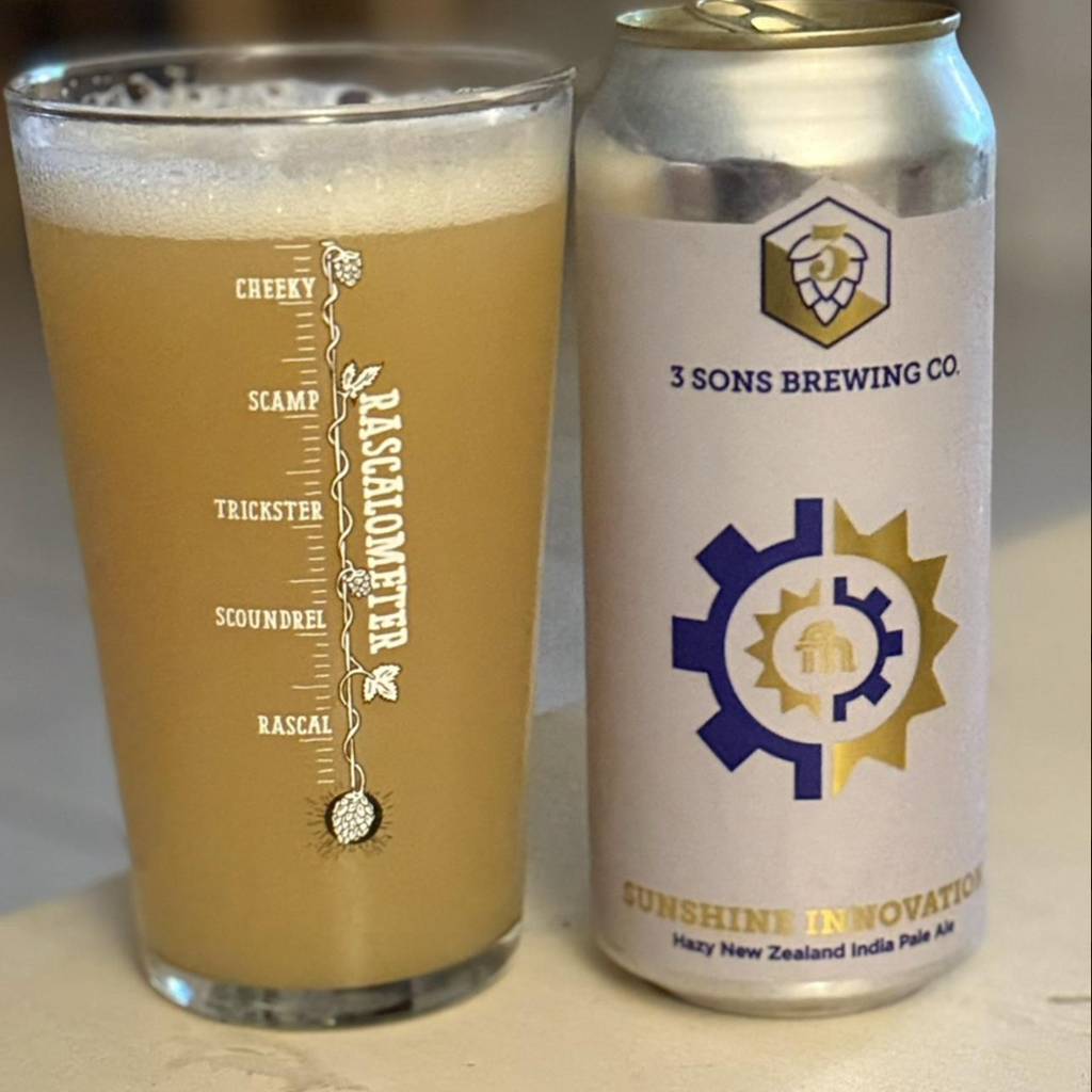 3 Sons Brewing Co. – Sunshine Innovation

ABV: 6,8 % | Stil: New Zealand Hazy IPA (DDH) | Untappd: 3,95

Sunshine Innovation er en frisk og saftig Hazy IPA fra amerikanske 3 Sons Brewing Co. i Florida. Her er fokus udelukkende på newzealandsk humle med en spændende kombination af Nectaron og Wai-iti fra Freestyle Hops.

Øllen er dobbelttørhumlet (DDH) og brygget med koldpresset humlejuice, der giver en intens aromatisk karakter.