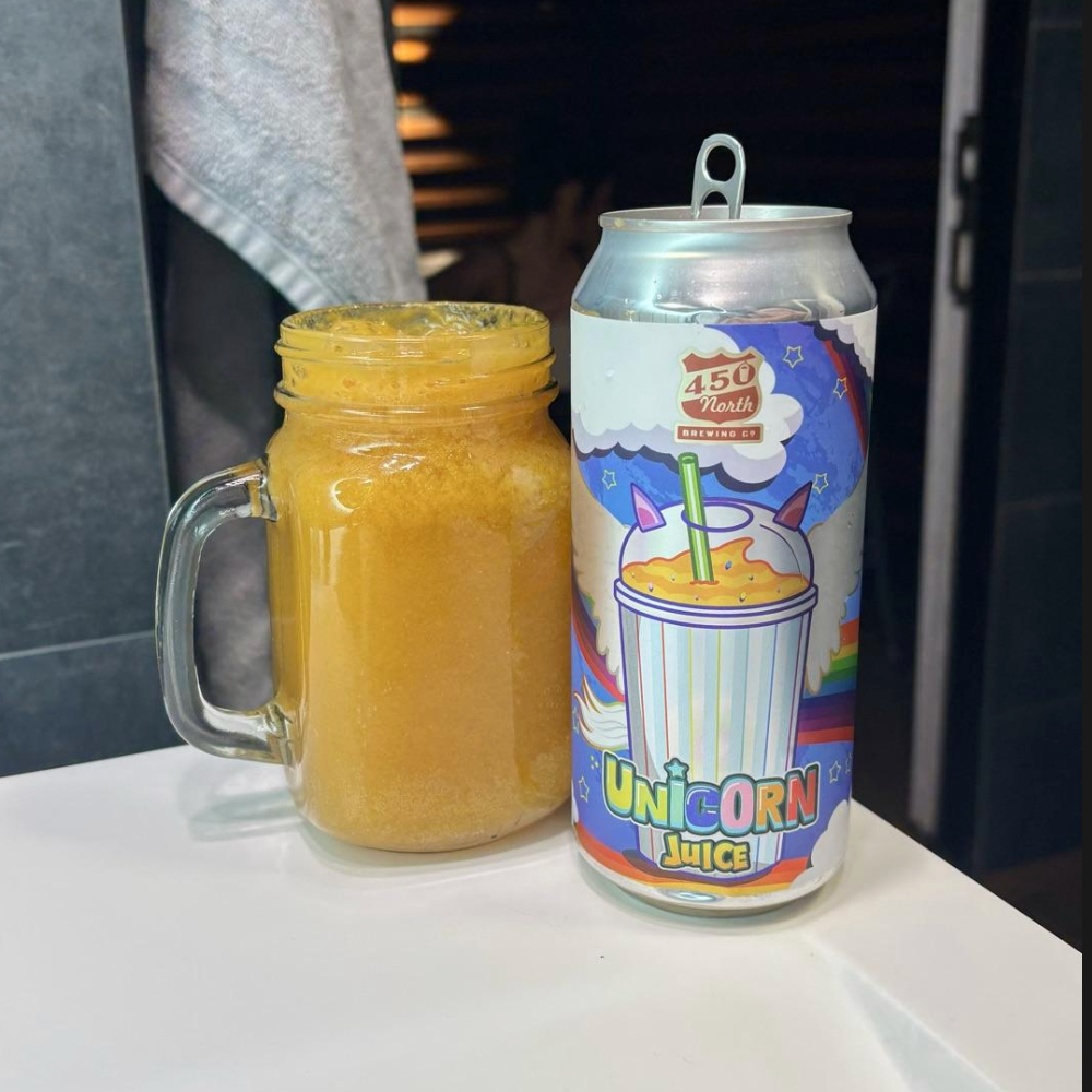450 North Brewing Company – Slushy XL: Unicorn Juice

ABV: 5,3 % | Stil: Fruited Berliner Weisse / Smoothie Sour | Untappd: 4,27

En af de mest ikoniske øl i 450 Norths Slushy-serie. Unicorn Juice er brygget som en smoothie-inspireret sour og konditioneret på store mængder stjernefrugt, fersken, mango og pink guava, hvilket giver en eksplosiv tropisk frugtprofil.