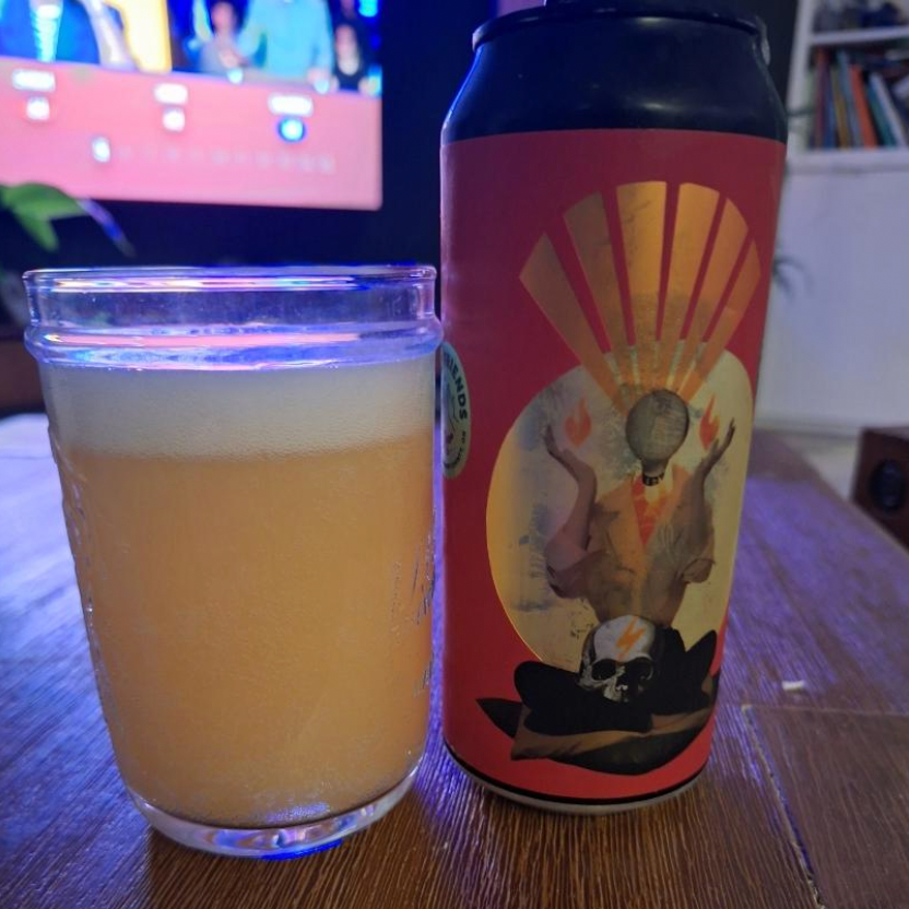 All My Friends Beer Co. × Messorem – Flames

ABV: 10,0 % | Stil: Triple New England / Hazy IPA | Untappd: 4,41

Flames er en massiv og humlemættet Triple New England IPA skabt i samarbejde mellem to spændende canadiske bryggerier: All My Friends Beer Co. fra Bloomfield i Ontario og Messorem Bracitorium fra Montréal i Québec. Begge bryggerier har gjort sig bemærket med deres moderne og kompromisløse tilgang til humledrevne øl, og her har de forenet kræfterne om en TIPA, hvor intensitet, tropisk frugt og en k