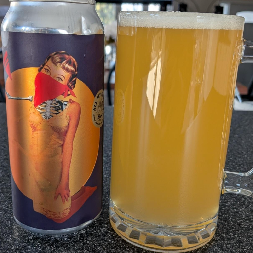 All My Friends Beer Co. – Rebel

ABV: 6,9 % | Stil: New England / Hazy IPA | Untappd: 4,09

En saftig hazy IPA fra canadiske All My Friends Beer Co. Øllen er brygget med Mosaic og Idaho 7, som giver en aromatisk humleprofil med både tropisk frugt og lette bærnoter.