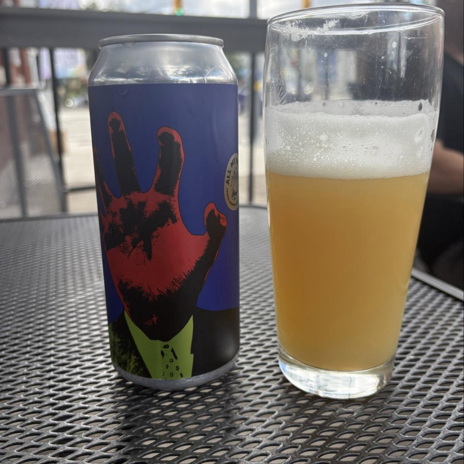 All My Friends Beer Co. – Thieves

ABV: 8,5 % | Stil: Imperial / Double New England / Hazy IPA | Untappd: 4,37

Thieves er en kraftfuld og humlemættet Double IPA fra canadiske All My Friends Beer Co. i Ontario. Med 8,5 % alkohol og en spændende kombination af amerikanske og newzealandske humler har bryggeriet skabt en intens, saftig og aromatisk øl med masser af karakter.

Øllen er brygget med Citra, Nelson Sauvin og Freestyle Riwaka, der tilsammen leverer en kompleks humleprofil med både tropiske, vinøse o