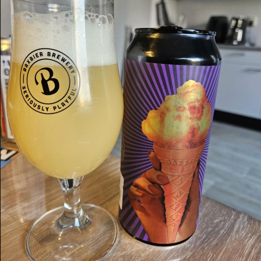 All My Friends Beer Co. x Town Brewery – Safety

ABV: 6,5 % | Stil: New England IPA | Untappd: 4,08

Safety er et samarbejde mellem All My Friends Beer Co. og Town Brewery. Denne hazy IPA er brygget med Nelson Sauvin og tilsat cannabis-terpener, som tilfører et ekstra lag af aromatisk kompleksitet. Resultatet er en silkeblød New England IPA med masser af tropisk frugt, klassiske Nelson-noter og en karakteristisk, urteagtig dybde.
