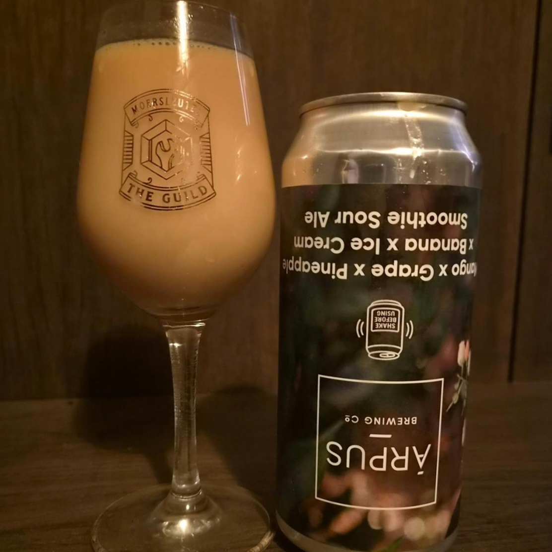 Arpus Brewing Co. – Mango x Grape x Pineapple x Banana x Ice Cream Smoothie Sour Ale

ABV: 4,5 % | Stil: Sour – Smoothie / Pastry | Untappd: 4,25

En vaskeægte tropisk dessertbombe fra lettiske Ārpus Brewing Co. Her kombineres mango, drue, ananas og banan med ice cream i en Smoothie Sour, hvor frugt og dessertkarakter får lov til at fylde det hele.