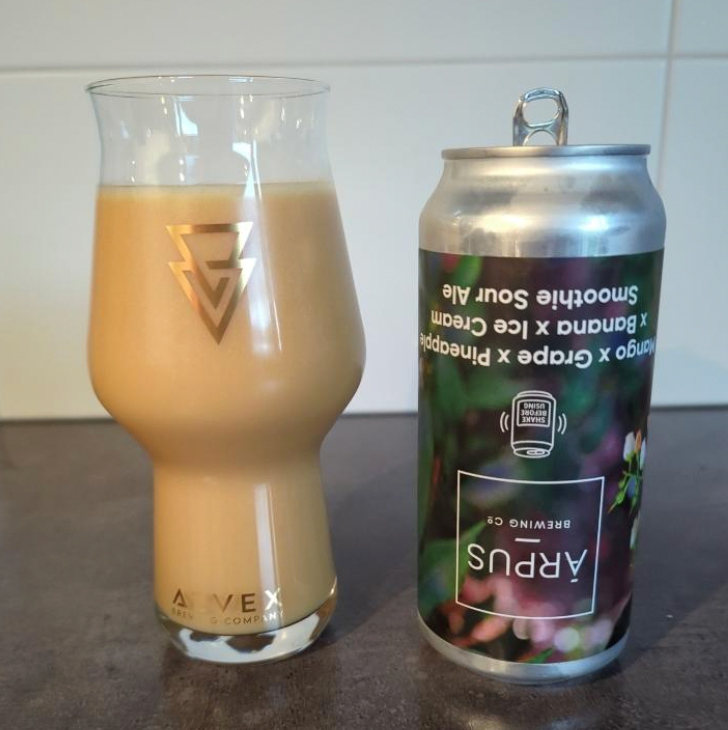 Arpus Brewing Co. – Mango x Grape x Pineapple x Banana x Ice Cream Smoothie Sour Ale

ABV: 4,5 % | Stil: Sour – Smoothie / Pastry | Untappd: 4,25

En vaskeægte tropisk dessertbombe fra lettiske Ārpus Brewing Co. Her kombineres mango, drue, ananas og banan med ice cream i en Smoothie Sour, hvor frugt og dessertkarakter får lov til at fylde det hele.