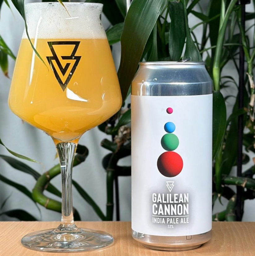 Azvex Brewing Company – Galilean Cannon
ABV: 7,2 % | Untappd: 4,12

Galilean Cannon er en frisk og aromatisk New England IPA fra Azvex, hvor juicy humleprofiler og tropiske aromaer mødes i en saftig og letdrikkelig pakke.