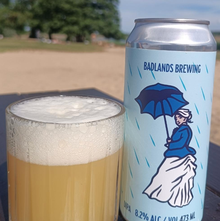 Badlands Brewing – April DIPA (2026)

ABV: 8,2 % | Stil: Double New England IPA | Untappd: 4,42

April DIPA er Badlands' månedlige bud på den perfekte moderne DIPA. Bryggeriet er kendt for deres kompromisløse tilgang til hazy IPA'er, og denne udgave leverer alt det, som har gjort Badlands til et af Canadas mest eftertragtede IPA-bryggerier.