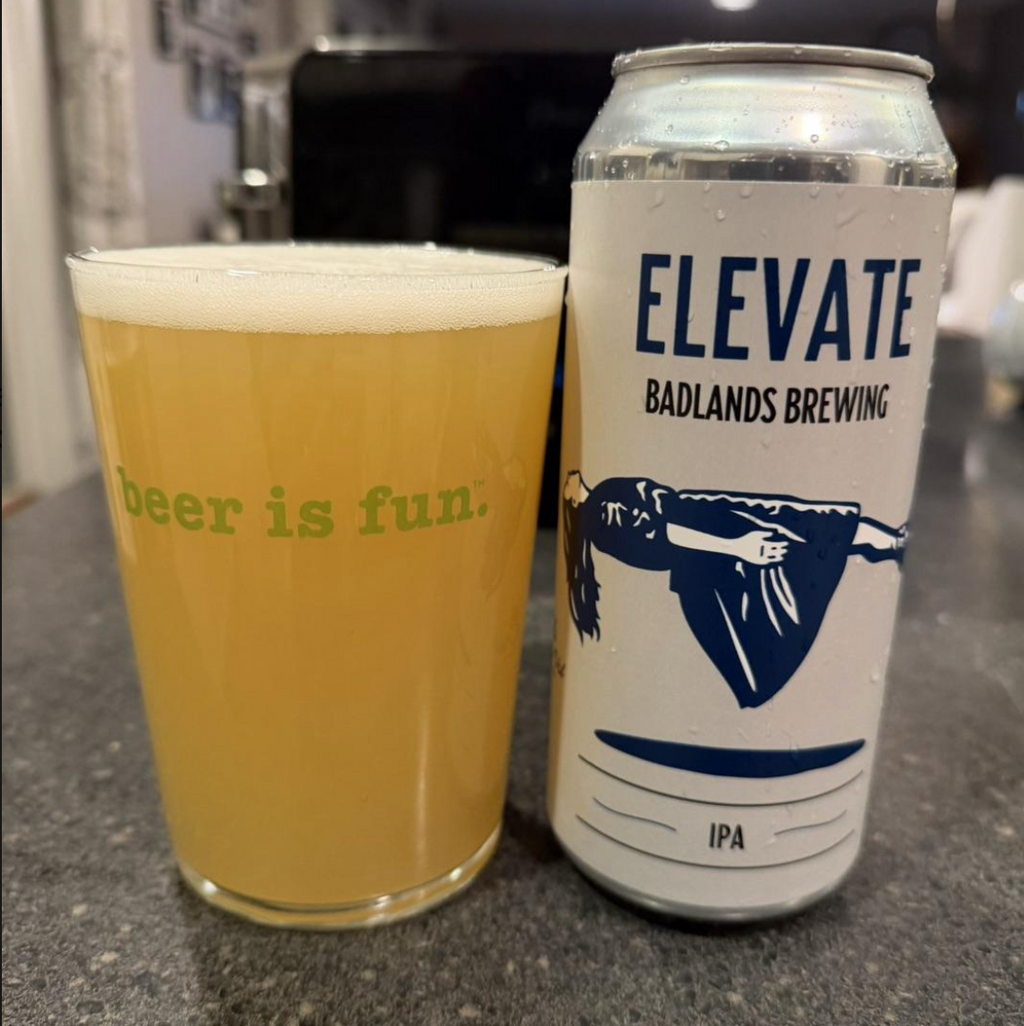 Badlands Brewing Company – Elevate (2026)

ABV: 6,5 % | Stil: New England / Hazy IPA | Untappd: 4,20

En moderne hazy IPA fra Badlands brygget med Citra og Sabro. Kombinationen giver en markant tropisk og kokosdrevet profil, som skiller sig ud fra de mere klassiske frugt-bomber.