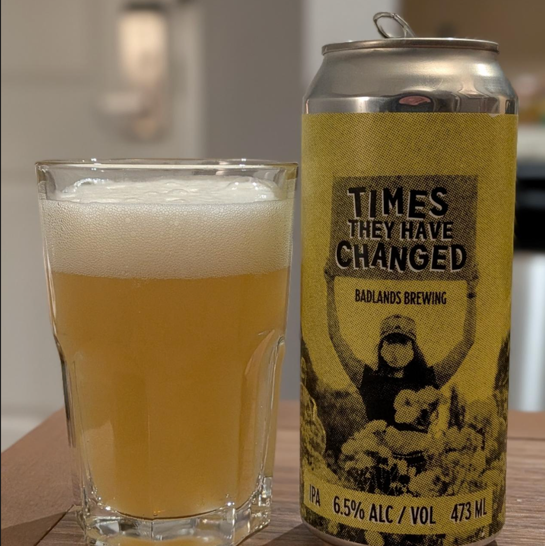 Badlands Brewing Company – Times, They Have Changed (2026)

ABV: 6,5 % | Stil: New England - Hazy IPA&nbsp;| Untappd: 4,32

En moderne IPA fra Badlands, der i praksis læner sig mere mod hazy/NZ-udtryk end klassisk American IPA. Fokus er på aroma, drikkelighed og en blød, frugtdrevet profil.