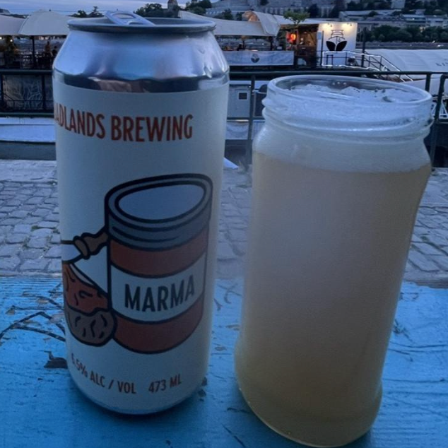 Badlands Brewing – Marma (2026)

ABV: 6,5 % | Stil: American IPA | Untappd: 4,26

Marma er en af de ældste opskrifter i Badlands' arsenal og blev første gang brygget tilbage i 2017. Øllen er opkaldt efter appelsinmarmelade, og hele idéen bag Marma er at skabe en IPA med maksimal fokus på saftige citrusnoter og især den karakteristiske smag af appelsin og mandarin. I 2026-udgaven er den brygget med Citra og Nectaron.