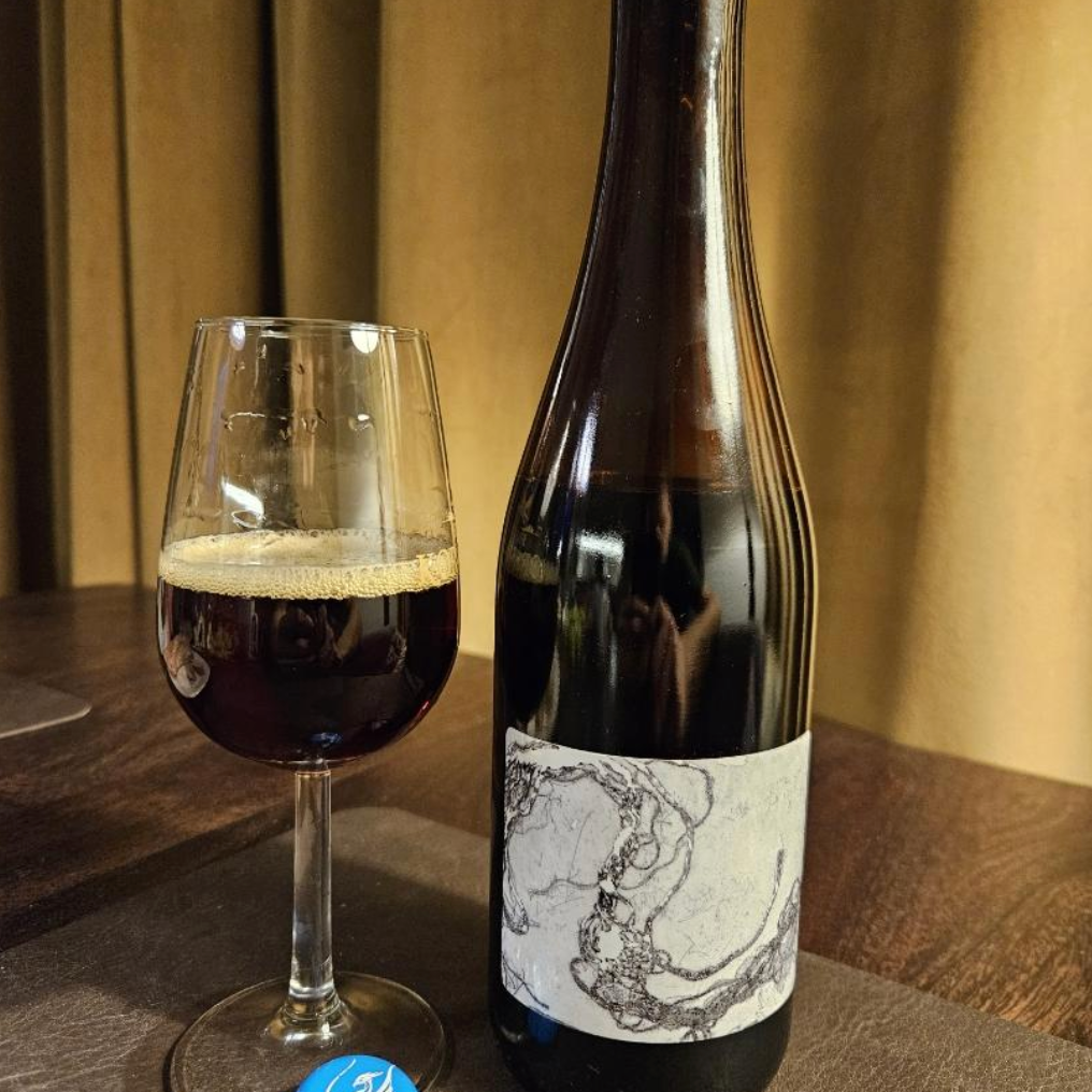 Barreled Souls Brewing Company – 6yr Old Fitzgerald Bourbon Barrel-Aged Big Bang (2025)
ABV: 15,4 % | Stil: Barrel-Aged Imperial Stout | Untappd: 4,43

En monumental, barrel-aged imperial stout med masser af dybde, varme og kompleksitet – resultatet af lang lagring på 6-årige Fitzgerald bourbonfade, som tilfører varme, træ og boozy elegance til et allerede kraftfuldt udtryk.