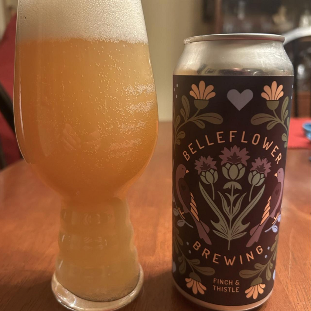 Belleflower Brewing – DDH Finch and Thistle

ABV: 6,8 % | Stil: New England / Hazy IPA | Untappd: 4,16

En double dry-hopped hazy IPA fra Belleflower Brewing i Portland, Maine. Denne version er brygget med dobbelt mængde Citra-humle i forhold til den originale Finch &amp; Thistle, hvilket giver en meget aromatisk og frugtdrevet humleprofil.