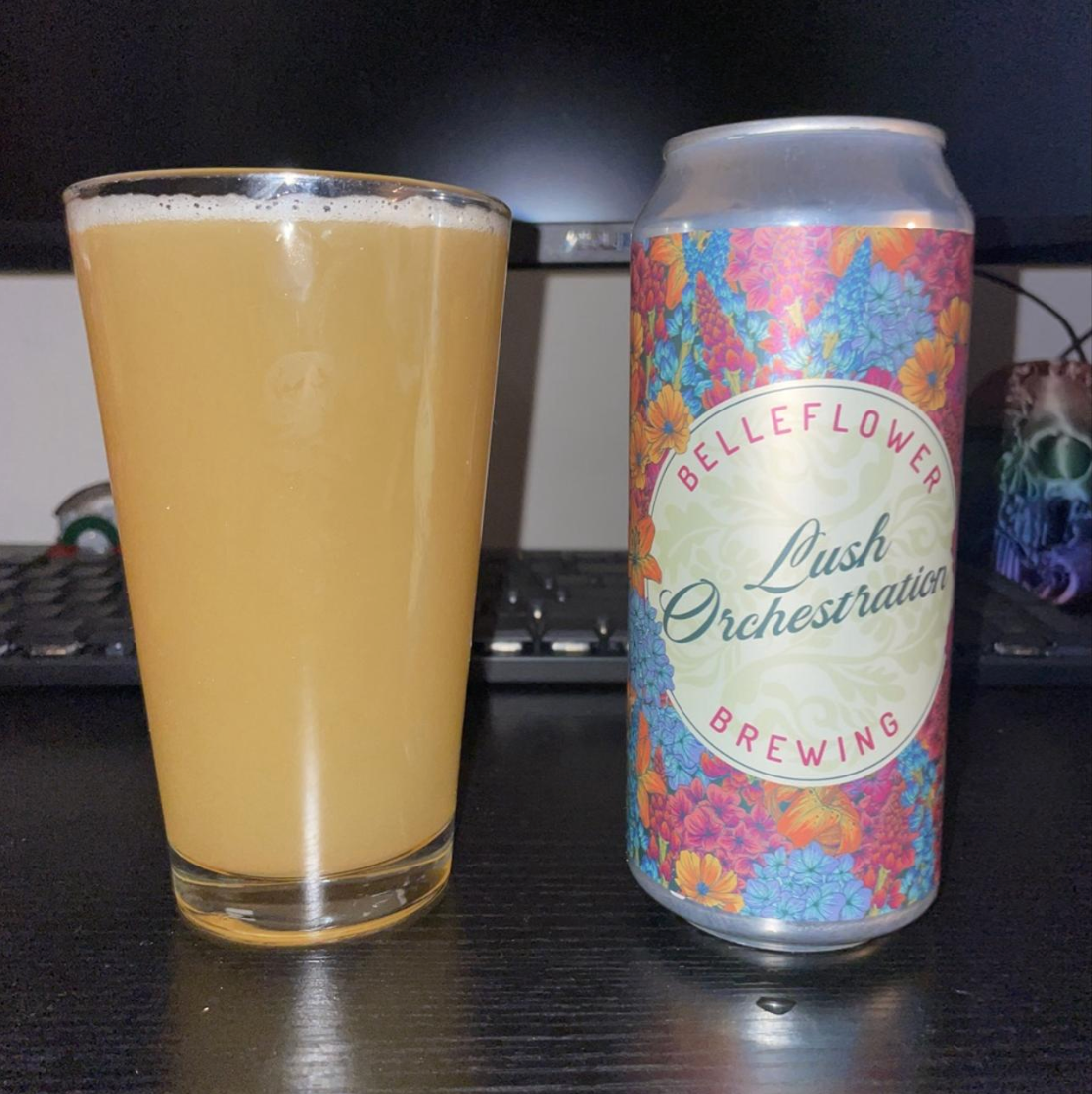 Belleflower Brewing – Lush Orchestration

ABV: 7,1 % | Stil: New England / Hazy IPA | Untappd: 4,08

En aromatisk hazy IPA fra Belleflower Brewing i Portland, Maine. Øllen er brygget med Enigma, Mosaic og Simcoe, hvilket giver en kompleks humleprofil med både tropiske, bæragtige og citrusprægede nuancer.
