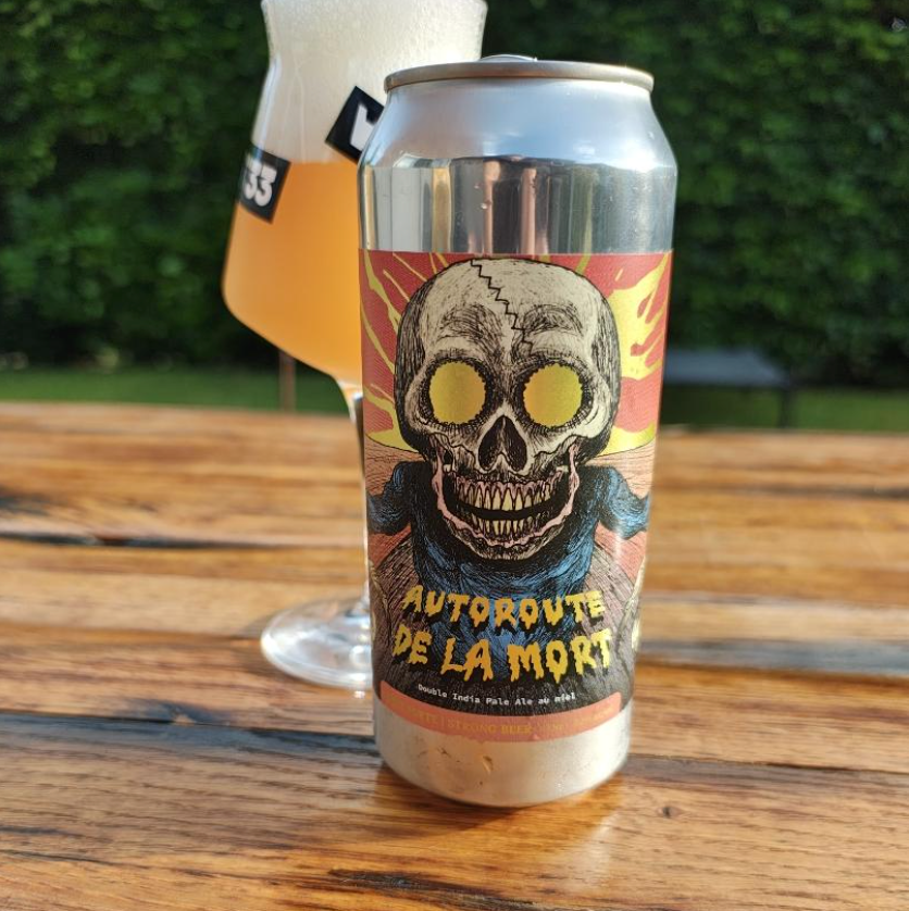 Brasserie Sir John x Brasserie du Bas-Canada – Autoroute De La Mort 2.0

ABV: 8,2 % | Stil: Double New England IPA | Untappd: 4,30

Autoroute De La Mort 2.0 er den opdaterede version af den populære collab mellem Brasserie Sir John og Brasserie du Bas-Canada. To af Québecs stærkeste IPA-bryggerier går sammen om at levere en klassisk canadisk DIPA med masser af frugt, humlearoma og silkeblød mundfølelse.