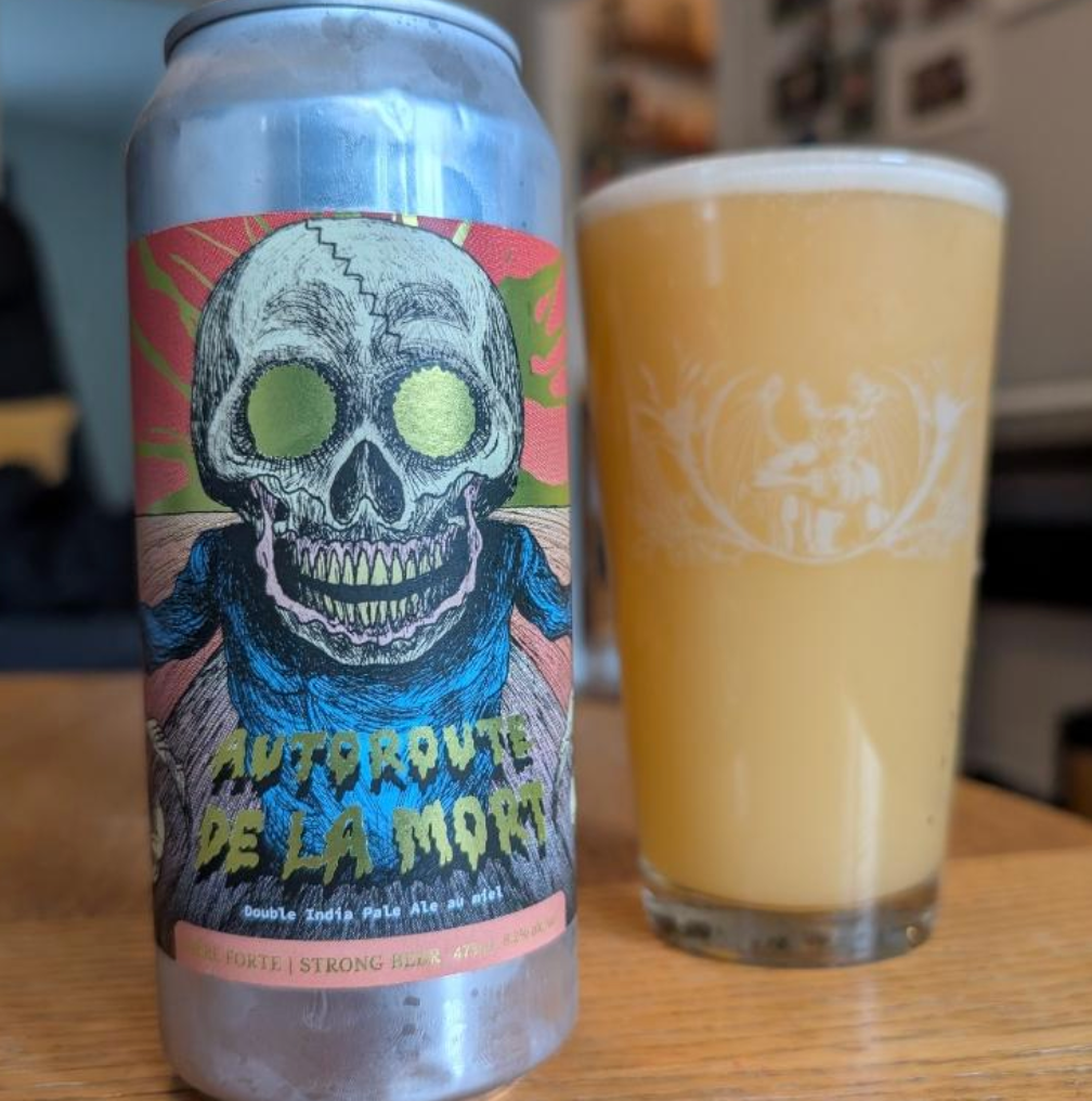 Brasserie Sir John x Brasserie du Bas-Canada – Autoroute De La Mort 2.0

ABV: 8,2 % | Stil: Double New England IPA | Untappd: 4,30

Autoroute De La Mort 2.0 er den opdaterede version af den populære collab mellem Brasserie Sir John og Brasserie du Bas-Canada. To af Québecs stærkeste IPA-bryggerier går sammen om at levere en klassisk canadisk DIPA med masser af frugt, humlearoma og silkeblød mundfølelse.