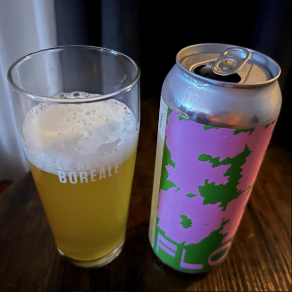 Brasserie du Bas-Canada × 5e Baron – Flor

ABV: 7,2 % | Stil: American IPA / Néo-West Coast IPA | Untappd: 4,08

Flor er en frisk og humleintens Néo-West Coast IPA fra canadiske Brasserie du Bas-Canada, brygget i samarbejde med 5e Baron. Her får du en moderne fortolkning af den klassiske West Coast IPA, hvor aromatisk humle, friskhed og en tør afslutning er i centrum.

Med sine 7,2 % er Flor brygget med Citra, Simcoe, Amarillo, Strata Cryo og Columbus Cryo. En spændende kombination af klassiske amerikanske 