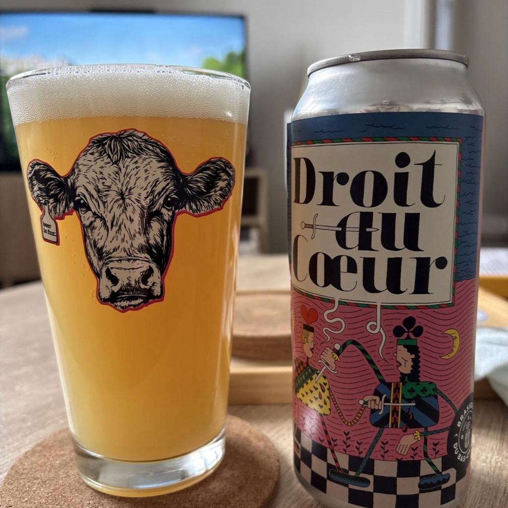 Brasserie du Bas-Canada – Droit Au Coeur

ABV: 6,7 % | Stil: New England IPA | Untappd: 4,30

En af de mere klassiske Bas-Canada IPA’er. Stadig hazy og moderne, men i en mere “ren” og drikkelig udgave end deres tungere DIPA/TIPA.