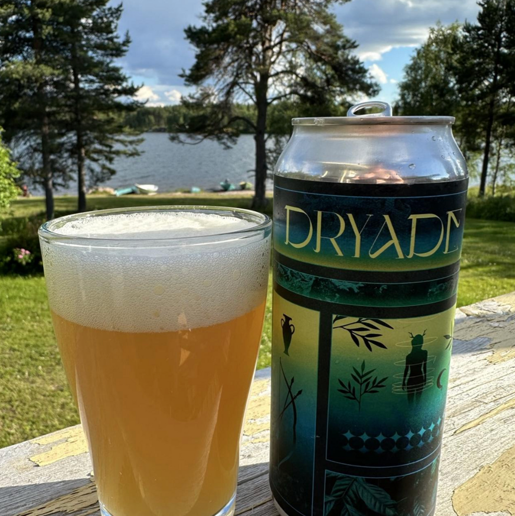 Brasserie du Bas-Canada – Dryade

ABV: 8 % | Stil: Double New England IPA | Untappd: 4,35

Dryade er en blød og humlemættet Double New England IPA fra Brasserie du Bas-Canada, brygget med Nelson Sauvin og Galaxy. Resultatet er en saftig og ekstremt aromatisk DIPA med masser af tropisk frugt, vinøse humlenuancer og den cremede mundfølelse, som bryggeriet er kendt for.