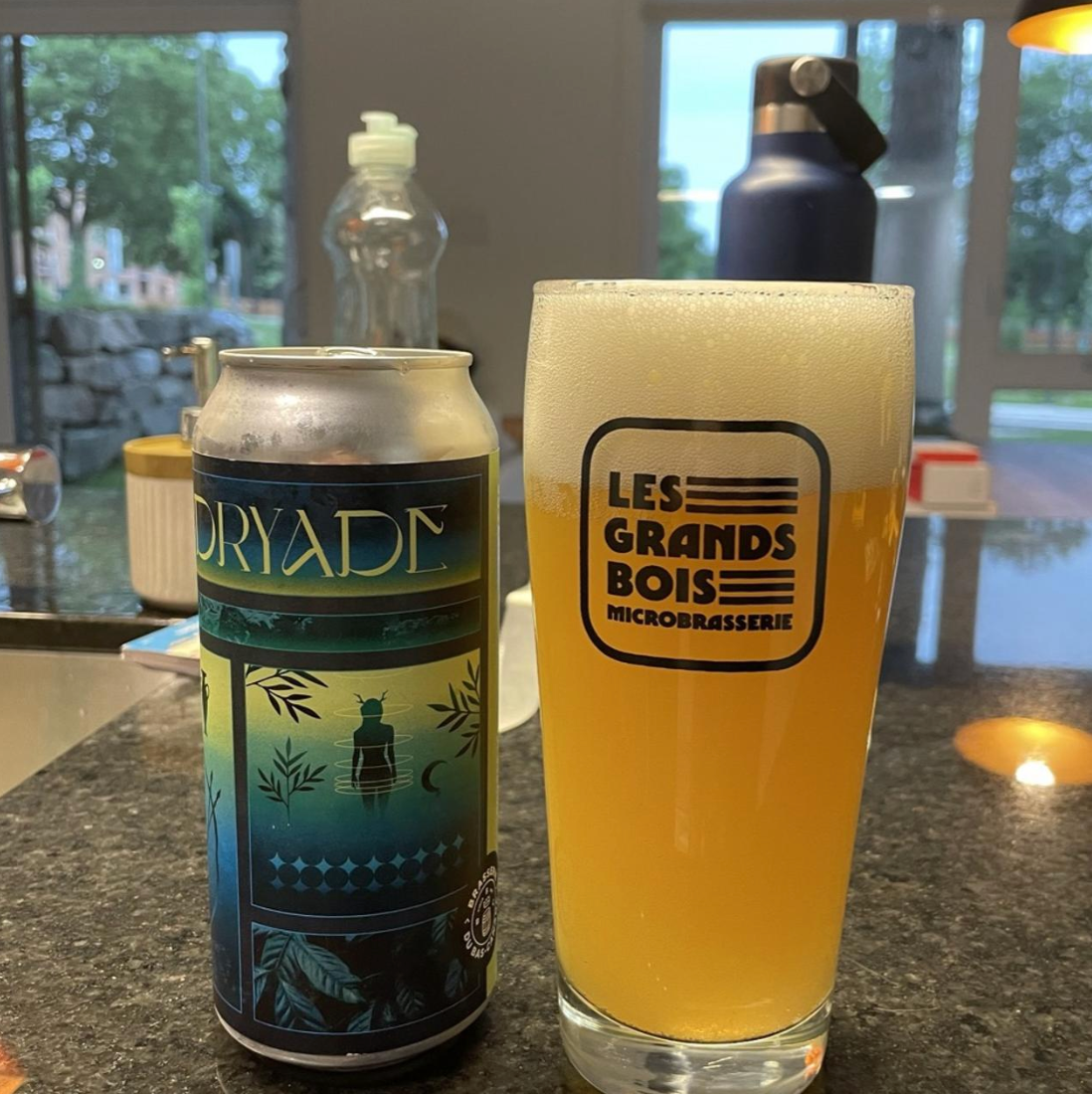 Brasserie du Bas-Canada – Dryade

ABV: 8 % | Stil: Double New England IPA | Untappd: 4,35

Dryade er en blød og humlemættet Double New England IPA fra Brasserie du Bas-Canada, brygget med Nelson Sauvin og Galaxy. Resultatet er en saftig og ekstremt aromatisk DIPA med masser af tropisk frugt, vinøse humlenuancer og den cremede mundfølelse, som bryggeriet er kendt for.