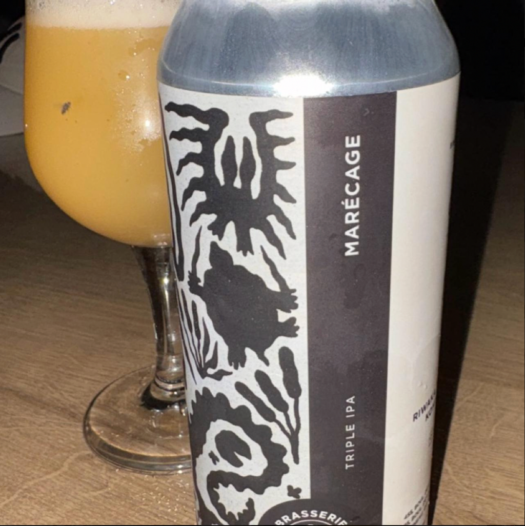 Brasserie du Bas-Canada – Marécage

ABV: 10,0 % | Stil: Triple IPA | Untappd: 4,35

Marécage er en kraftig og humlemættet Triple IPA fra canadiske Brasserie du Bas-Canada. Med hele 10 % alkohol og fem nøje udvalgte newzealandske humler er der lagt op til en intens oplevelse med masser af frugt, dybde og karakter.

Bryggeriet har kombineret Riwaka, Nelson Sauvin, Rakau, Kohia Nelson og Wakatu i en spændende humlepakke, hvor tropiske frugter møder frisk citrus og vinøse nuancer.