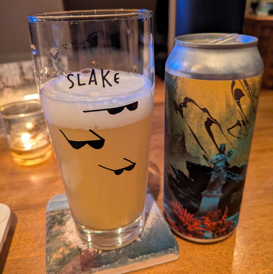 Brasserie du Bas-Canada – Océanides

ABV: 8,0 % | Stil: Imperial / Double IPA (DDH) | Untappd: 4,33

Océanides er en intens og saftig Double IPA fra canadiske Brasserie du Bas-Canada. Med 8 % alkohol og en massiv dobbelttørhumling er dette en øl, hvor én enkelt humlesort får lov til at stjæle hele opmærksomheden: Galaxy!