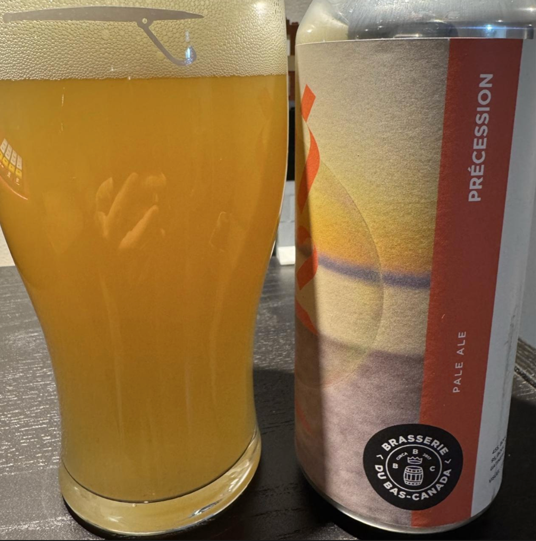 Brasserie du Bas-Canada – Précession

ABV: 5,5 % | Stil: American Pale Ale | Untappd: 4,20

En moderne og humledrevet pale ale fra Bas-Canada, hvor fokus er på drikkelighed uden at gå på kompromis med aroma. Lettere end deres IPAs, men stadig pakket med frugt og haze.