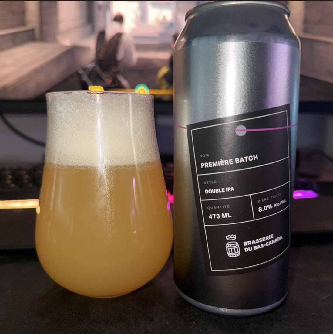 Brasserie du Bas-Canada – Première Batch

ABV: 8,0 % | Stil: IPA – Imperial / Double | Untappd: 4,31

En klassisk DIPA fra Bas-Canada brygget med Citra, Mosaic, Amarillo og Simcoe. Den rammer lige ned i kernen af deres stil: blød, frugtdrevet og med en let sødme, der gør den mere juicy end bitter.