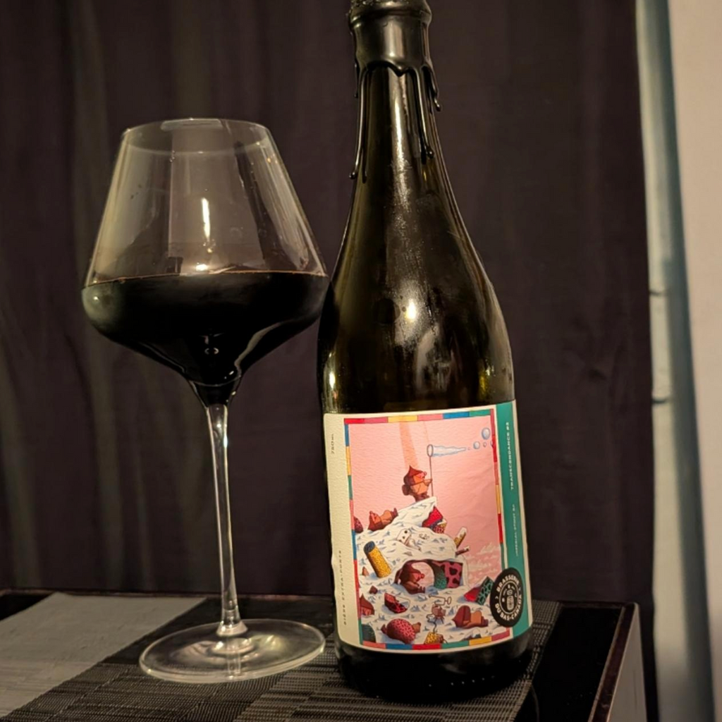 Brasserie du Bas-Canada – Transcendance #2

ABV: 11,9 % | Stil: Barrel Aged Imperial Stout | Untappd: 4,50

En voldsom og kompromisløs fadlagret imperial stout fra Bas-Canada. Lagret i op mod 28 måneder på bourbonfade (bl.a. Four Roses og Willett Rye), hvilket giver en dyb, intens og spiritusdrevet profil med masser af kompleksitet.