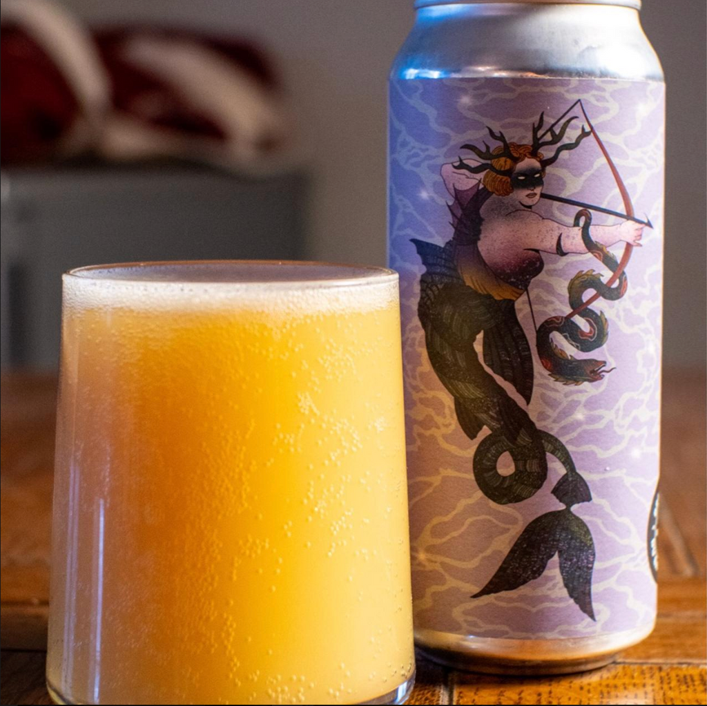 Brasserie du Bas-Canada x Nano Cinco – Néréide #2

ABV: 10,0 % | Stil: Triple New England IPA | Untappd: 4,31

Et samarbejde mellem to af Canadas mest hypede IPA-bryggerier, Brasserie du Bas-Canada og Nano Cinco. Néréide #2 er en Triple IPA humlet med Manilita, Nelson Sauvin og Riwaka, hvilket skaber et eksplosivt udtryk fyldt med tropisk frugt, hvide druer og intens New Zealand-karakter.