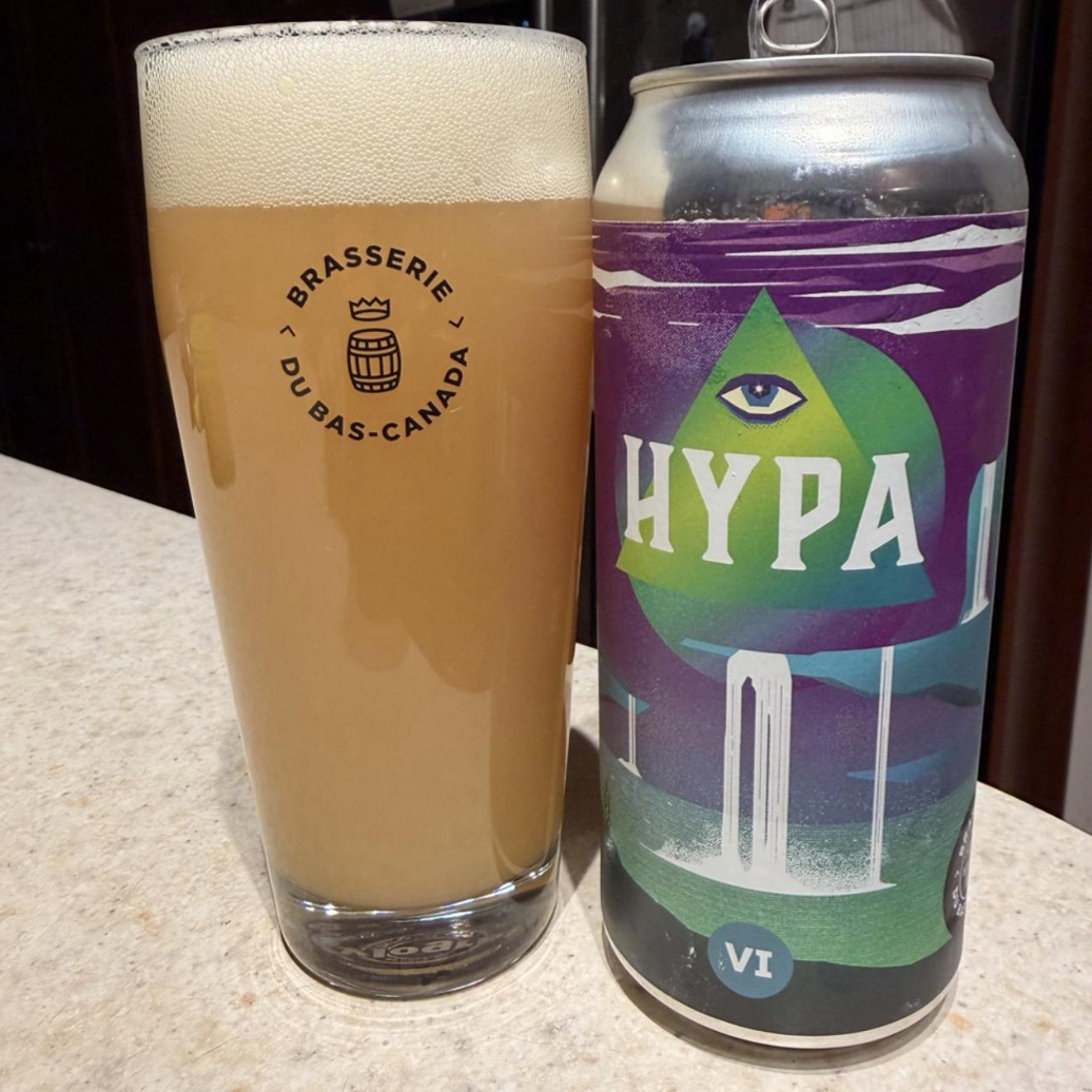 Brasserie du Bas Canada – Hypa #6
ABV: 6,5 % | Untappd: 4,29

Hypa #6 er en saftig og aromatisk IPA fra Brasserie du Bas Canada hvor fokus ligger på ren humleintensitet og frisk frugtprofil.