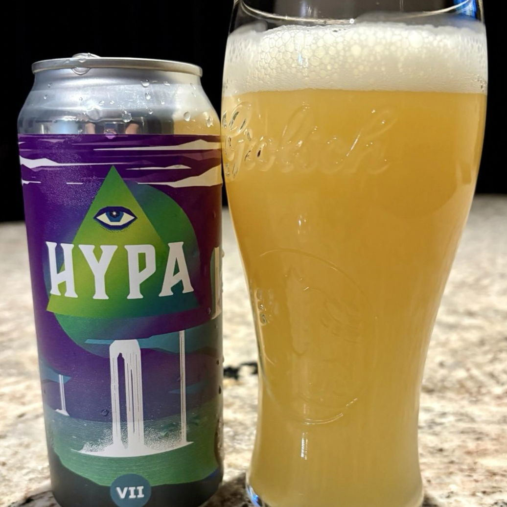 Brasserie du Bas Canada – Hypa #7
ABV: 6,5 % | Untappd: 4,23

Hypa #7 er en saftig og aromatisk IPA fra Brasserie du Bas Canada, hvor humlens tropiske karakter og levende frugttoner står helt i fokus.