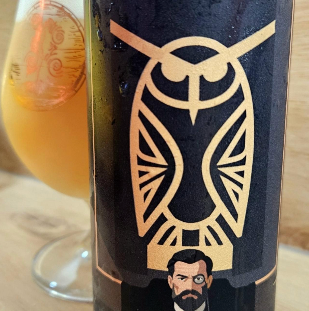 BreWskey × Badlands Brewing Company – Consortium

ABV: 8,2 % | Stil: Imperial / Double New England / Hazy IPA | Untappd: 4,30

Consortium er en intens, saftig og humlemættet Double New England IPA skabt i samarbejde mellem to af Canadas spændende bryggerier inden for moderne humleøl: BreWskey fra Montréal i Québec og Badlands Brewing Company fra Ontario.

Begge bryggerier har gjort sig bemærket med deres passion for store, aromatiske og frugtdrevne IPA'er, og i Consortium har de valgt at sætte fokus på tre 