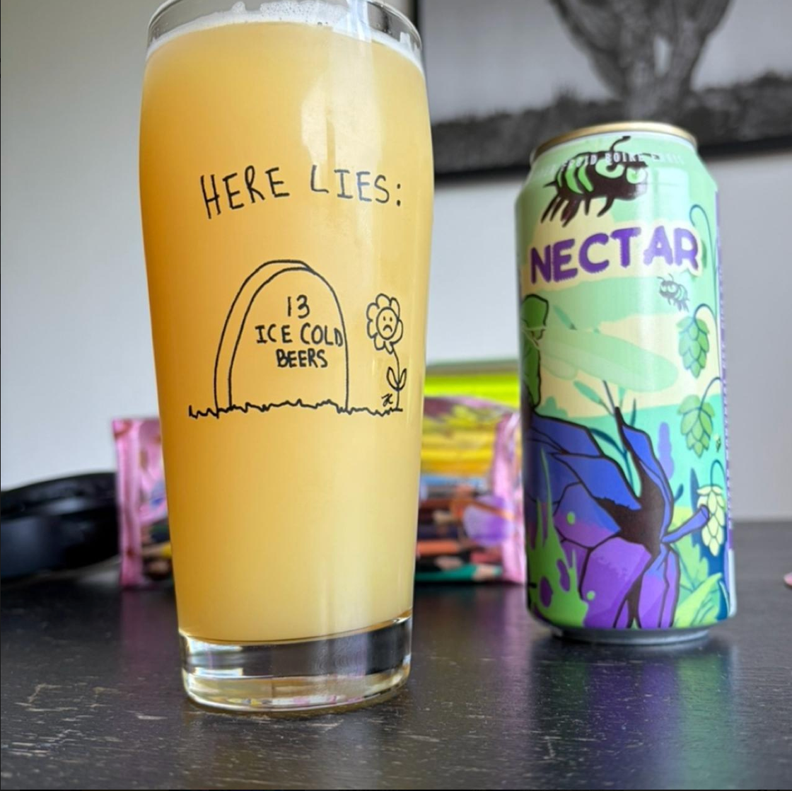 BreWskey – Nectar Montreal Est

ABV: 9,2 % | Stil: Double New England IPA | Untappd: 4,28

Nectar Montreal Est er en stor og moderne DIPA fra BreWskey brygget med Nectaron Freestyle, Mosaic, Citra og honning fra Polliflora. Kombinationen skaber et intenst og saftigt udtryk fyldt med tropisk frugt, citrus og bløde honningnuancer, som giver ekstra dybde til humleprofilen.