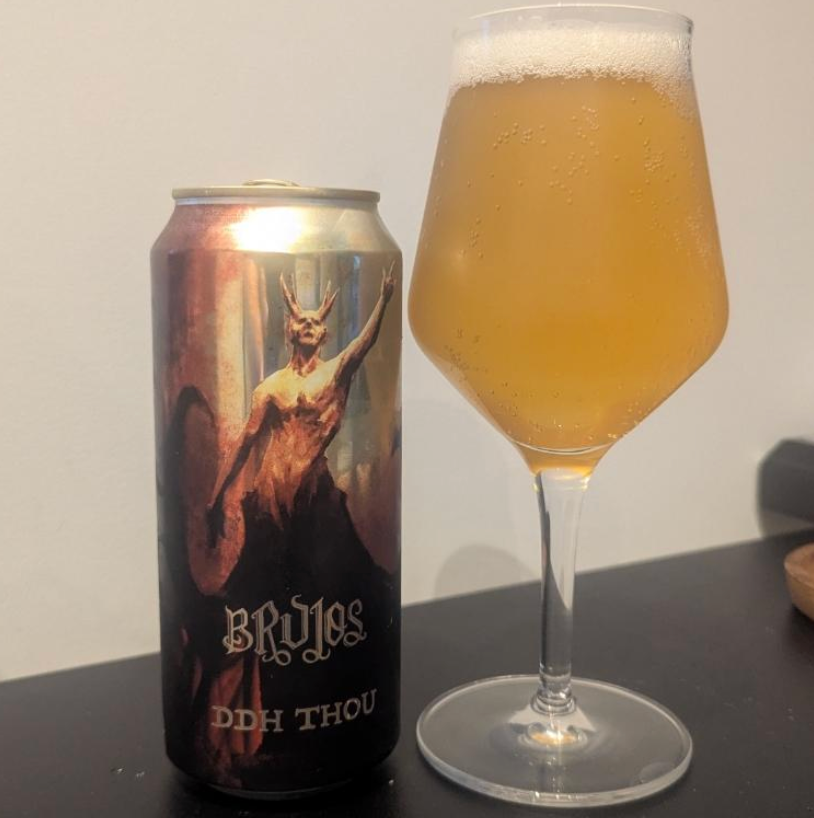 Brujos Brewing – DDH Thou

ABV: 10,0 % | Stil: Triple IPA (Double Dry Hopped West Coast) | Untappd: 4,41

En ekstremt humleintens DDH Triple IPA fra Brujos Brewing i Oregon. Øllen er dobbeltdry-hoppet og brygget med en massiv humleblanding af Simcoe (T90 &amp; Cryo), Mosaic (T90, Cryo &amp; Dynaboost) samt Citra (T90, Cryo &amp; Dynaboost), hvilket giver en eksplosiv aromaprofil.