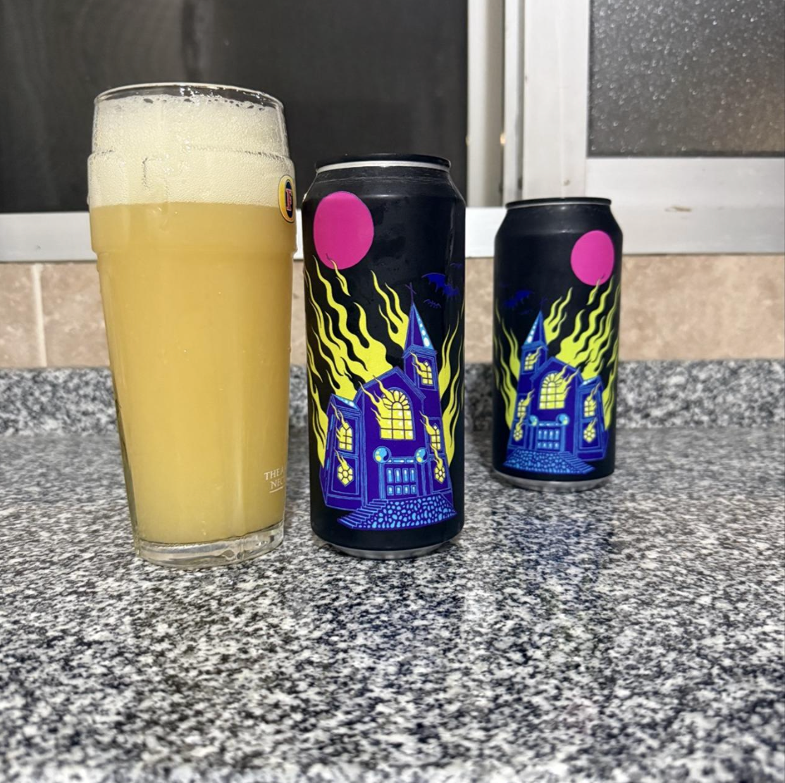Brujos Brewing × Omnipollo – Unholy Church

ABV: 10,0 % | Stil: Triple New England / Hazy IPA | Untappd: 4,42

Unholy Church er en massiv Triple IPA skabt i samarbejde mellem amerikanske Brujos Brewing fra Portland, Oregon, og svenske Omnipollo. To bryggerier, der begge er kendt for deres kompromisløse tilgang til moderne specialøl, har slået kræfterne sammen om en humleintens Hazy TIPA med den australske Galaxy-humle i hovedrollen. Resultatet er en stor og aromatisk øl med fokus på tropisk