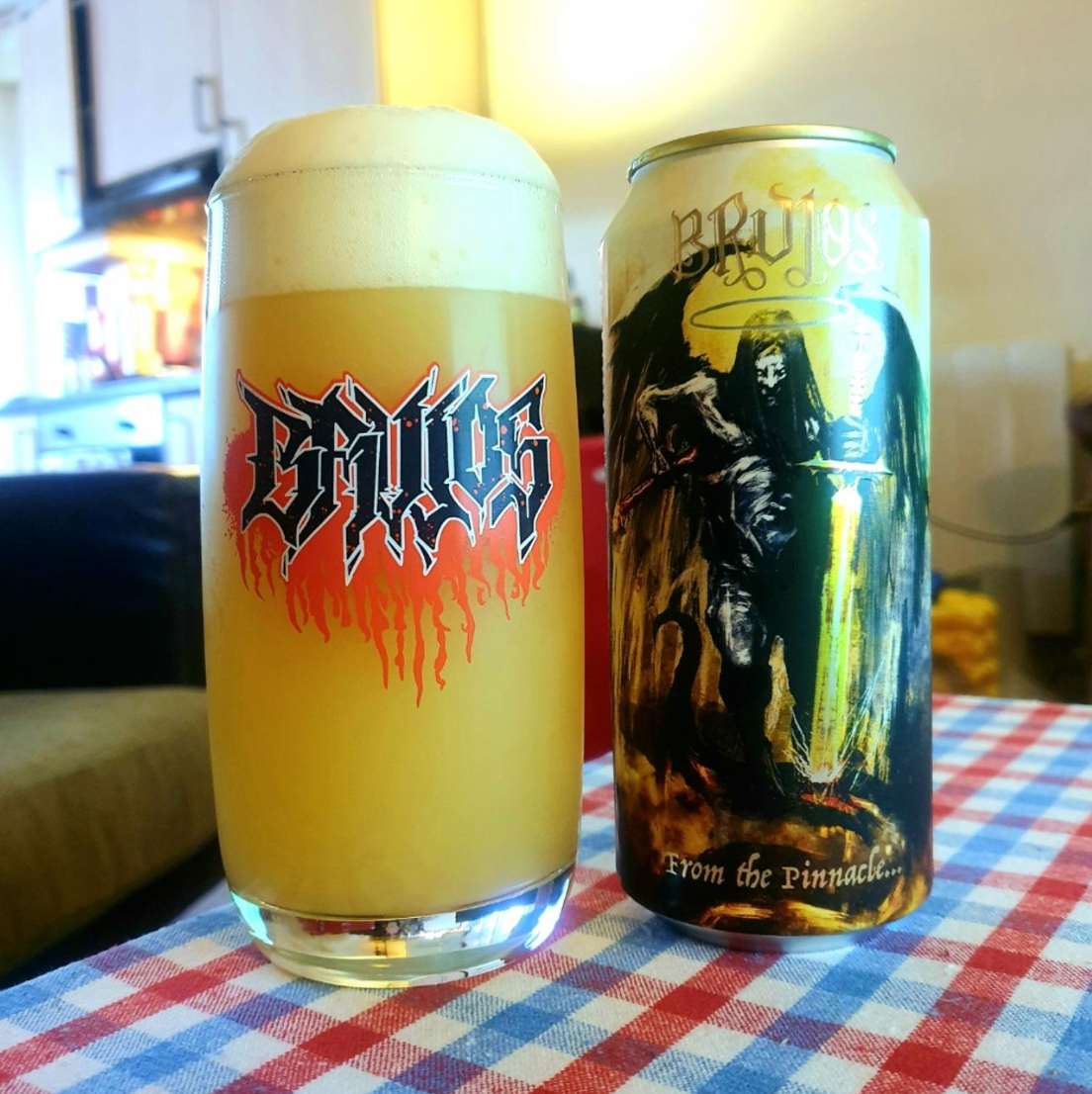 Brujos Brewing x Evil Twin NYC – From The Pinnacle

ABV: 10,0 % | Stil: Triple New England / Hazy IPA | Untappd: 4,50

En ekstrem TDH Triple NEIPA brygget som et samarbejde mellem Brujos Brewing og Evil Twin Brewing NYC. Øllen er triple dry-hopped og bygget på en massiv humleprofil med blandt andet Citra (T90, Cryo og Dynaboost), Motueka-produkter og Eclipse, hvilket giver en eksplosiv aromaprofil.