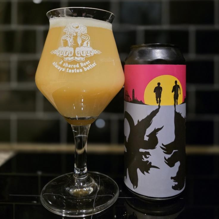 CLAG Brewing Company – Khazilla Vs Destoroyah
ABV: 8,0 % | Stil: Imperial / Double New England / Hazy IPA | Untappd: 4,33

En saftig og aromatisk dobbelt NEIPA fra det amerikanske CLAG Brewing Company, hvor tropiske toner og en cremet humleprofil fylder glasset med intensitet og balance.