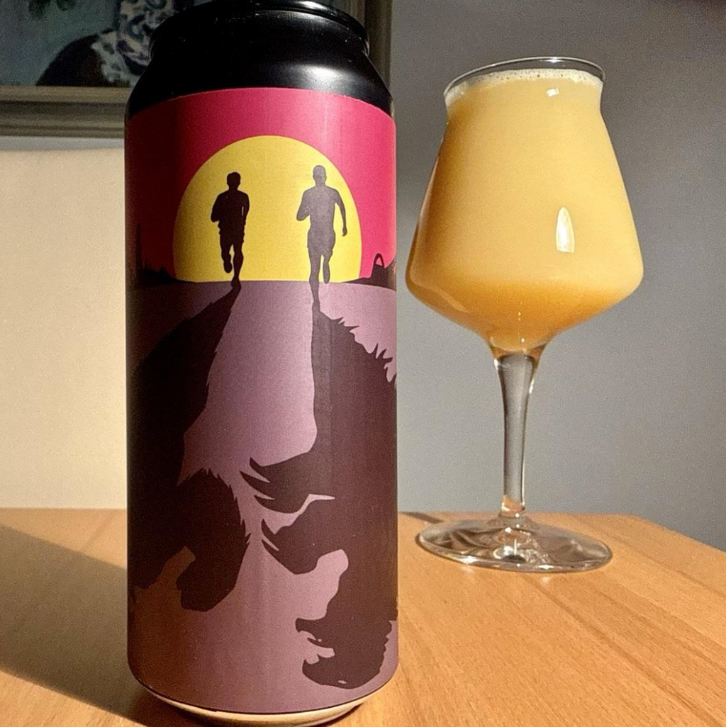 CLAG Brewing Company – Khazilla Vs King Kong
ABV: 8,0 % | Stil: Imperial / Double New England / Hazy IPA | Untappd: 4,35

En kraftfuld og saftig DIPA fra CLAG Brewing Company, hvor tropiske toner og aromatisk humle mødes i en balanceret og frugtrig oplevelse.