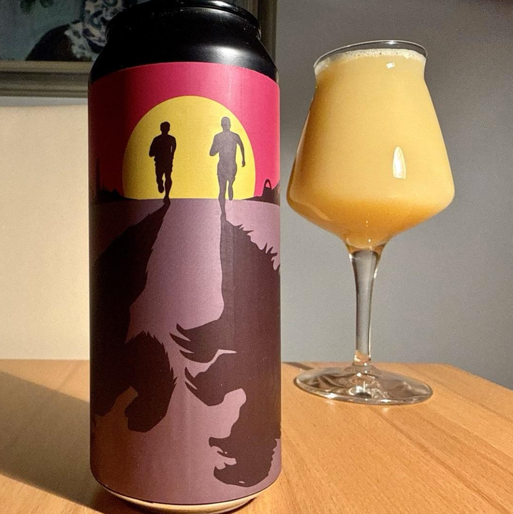 CLAG Brewing Company – Khazilla Vs King Kong
ABV: 8,0 % | Stil: Imperial / Double New England / Hazy IPA | Untappd: 4,35

En kraftfuld og saftig DIPA fra CLAG Brewing Company, hvor tropiske toner og aromatisk humle mødes i en balanceret og frugtrig oplevelse.