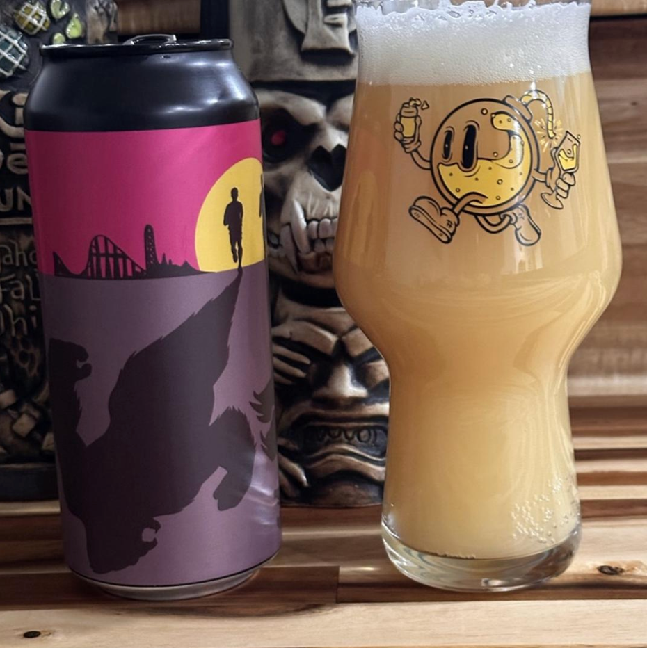 CLAG Brewing Company – Khazilla Vs King Kong
ABV: 8,0 % | Stil: Imperial / Double New England / Hazy IPA | Untappd: 4,35

En kraftfuld og saftig DIPA fra CLAG Brewing Company, hvor tropiske toner og aromatisk humle mødes i en balanceret og frugtrig oplevelse.