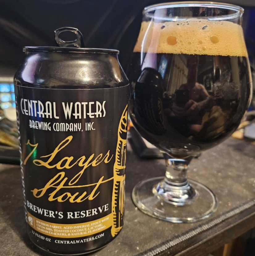 Central Waters Brewing Company – Brewer’s Reserve 7 Layer Stout (2025)

ABV: 12,0 % | Stil: Imperial / Double Pastry Stout | Untappd: 4,25

En klassisk amerikansk dessert-stout inspireret af de ikoniske “7 layer bars” her er der ikke sparet på noget, og det smager mere af kage end øl.