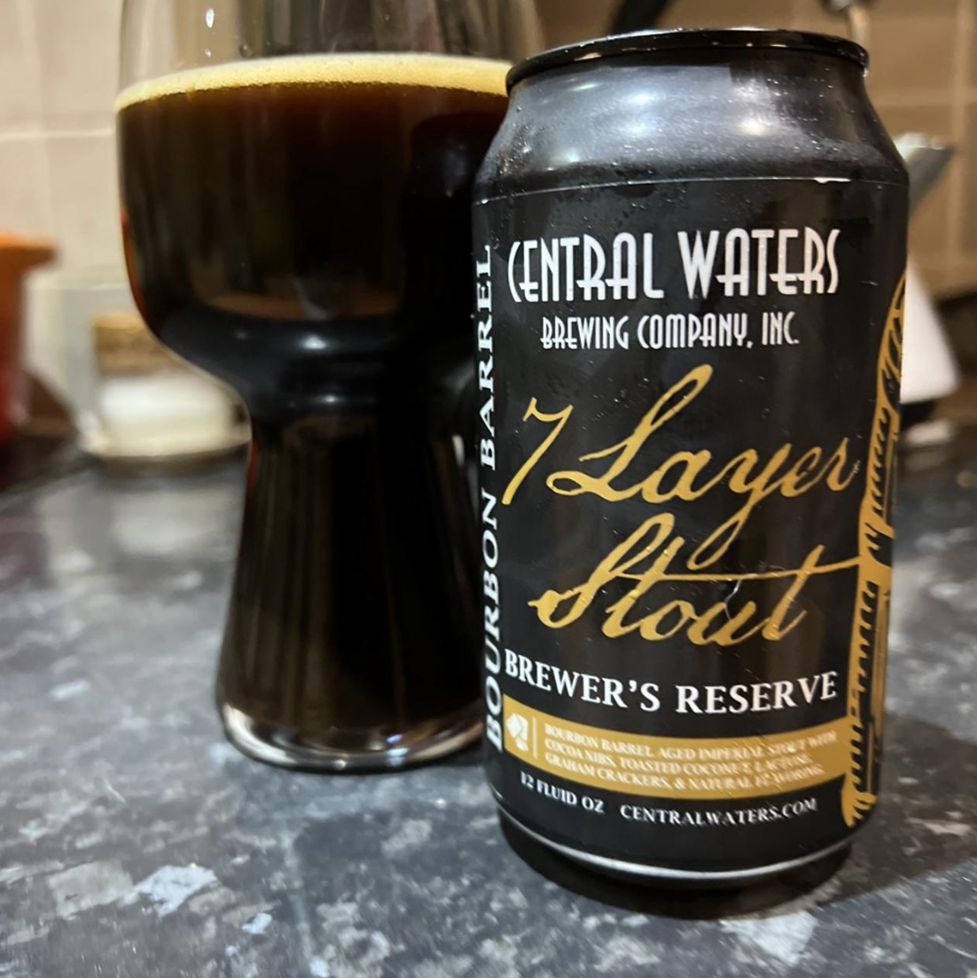 Central Waters Brewing Company – Brewer’s Reserve 7 Layer Stout (2025)

ABV: 12,0 % | Stil: Imperial / Double Pastry Stout | Untappd: 4,25

En klassisk amerikansk dessert-stout inspireret af de ikoniske “7 layer bars” her er der ikke sparet på noget, og det smager mere af kage end øl.