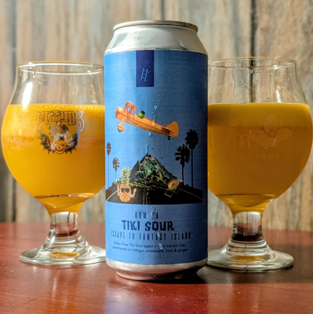 Corporate Ladder Brewing Company – Rum Barrel Aged Escape To Fantasy Island
ABV: 10,5 % | Untappd: 4,46

Rum Barrel Aged Escape To Fantasy Island er en tropisk og kompleks imperial sour, hvor frisk frugt og varme rumfade mødes i en dyb og balanceret smagsoplevelse.