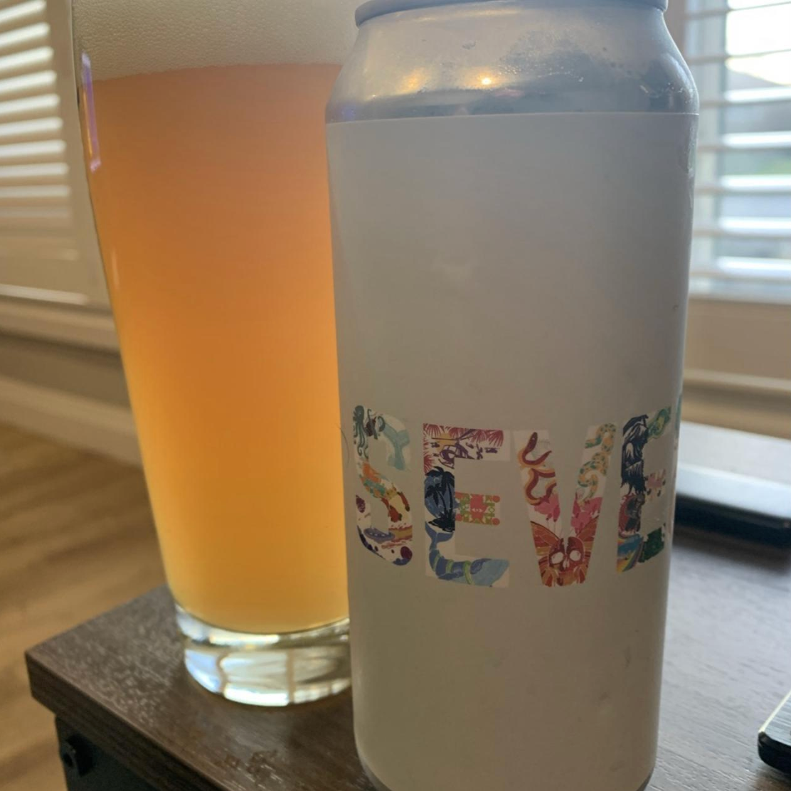Counterpart Brewing – Seven

ABV: 5,2 % | Stil: Hazy Pale Ale | Untappd: 3,98

En moderne hazy pale ale brygget i anledning af Counterpart Brewings 7-års jubilæum. Med Nectaron, Citra og Riwaka i humleprofilen leverer Seven masser af frugtige aromaer, høj drinkability og den bløde mundfølelse, som bryggeriet er blevet kendt for.