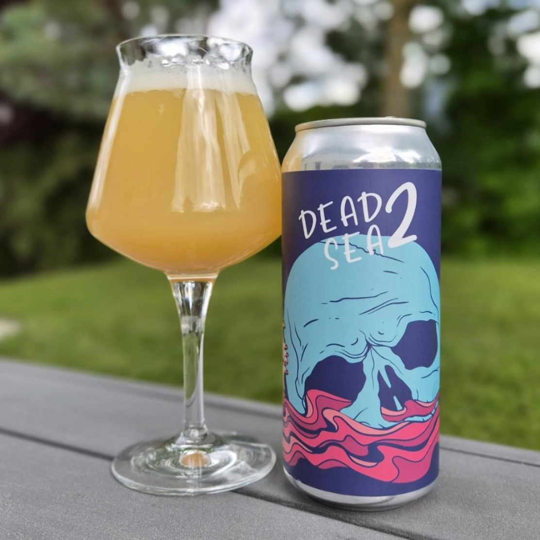 Counterpart Brewing x Le Ketch – Dead Sea 2

ABV: 6,5 % | Stil: New England IPA | Untappd: 4,11

En hazy IPA brygget i samarbejde mellem Counterpart Brewing og Le Ketch. Humlekombinationen af Nelson Sauvin, Peacharine, Motueka og Peacharine Hop Kief skaber et intenst frugtudtryk med masser af stenfrugt, tropiske noter og den karakteristiske New Zealand-humleprofil.