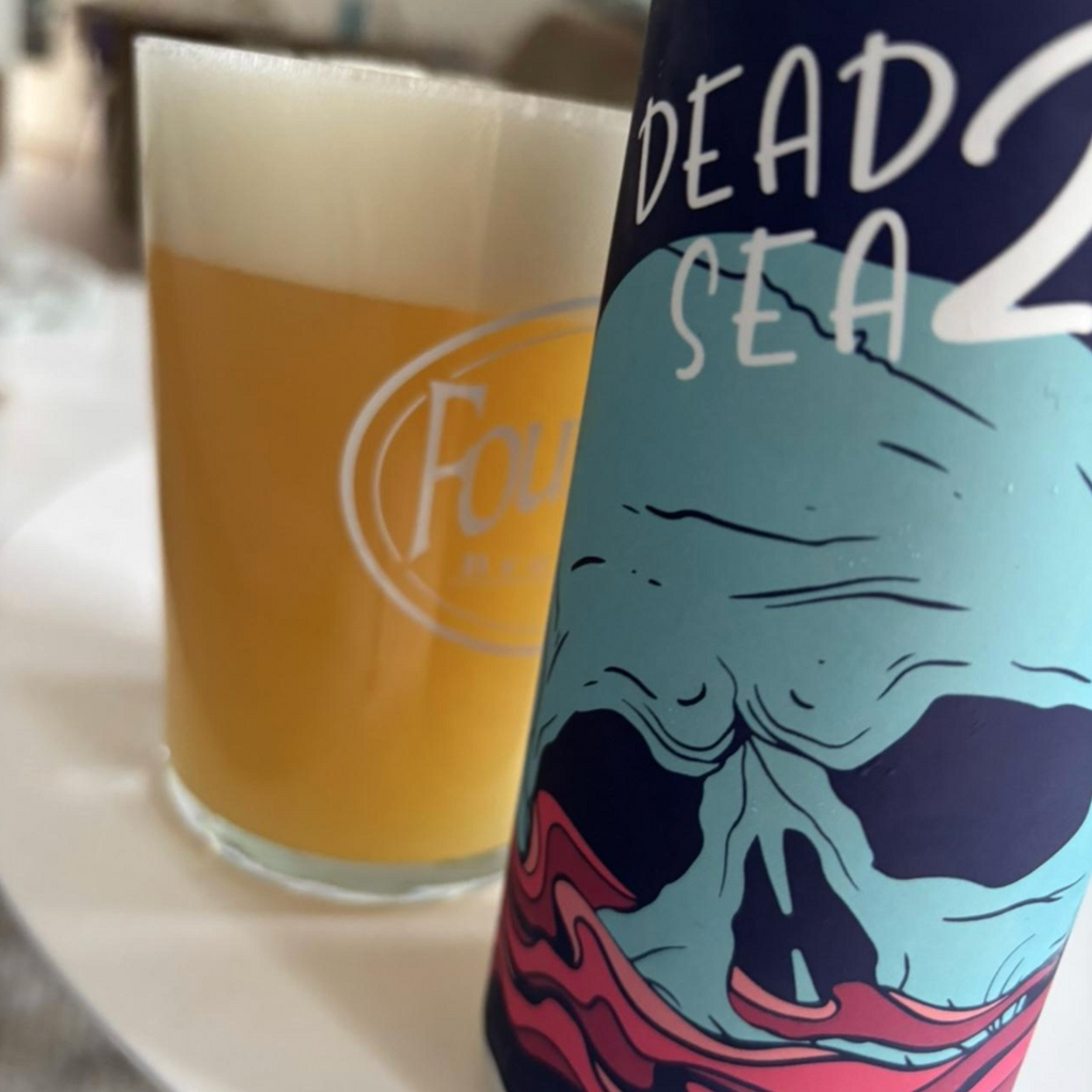 Counterpart Brewing x Le Ketch – Dead Sea 2

ABV: 6,5 % | Stil: New England IPA | Untappd: 4,11

En hazy IPA brygget i samarbejde mellem Counterpart Brewing og Le Ketch. Humlekombinationen af Nelson Sauvin, Peacharine, Motueka og Peacharine Hop Kief skaber et intenst frugtudtryk med masser af stenfrugt, tropiske noter og den karakteristiske New Zealand-humleprofil.