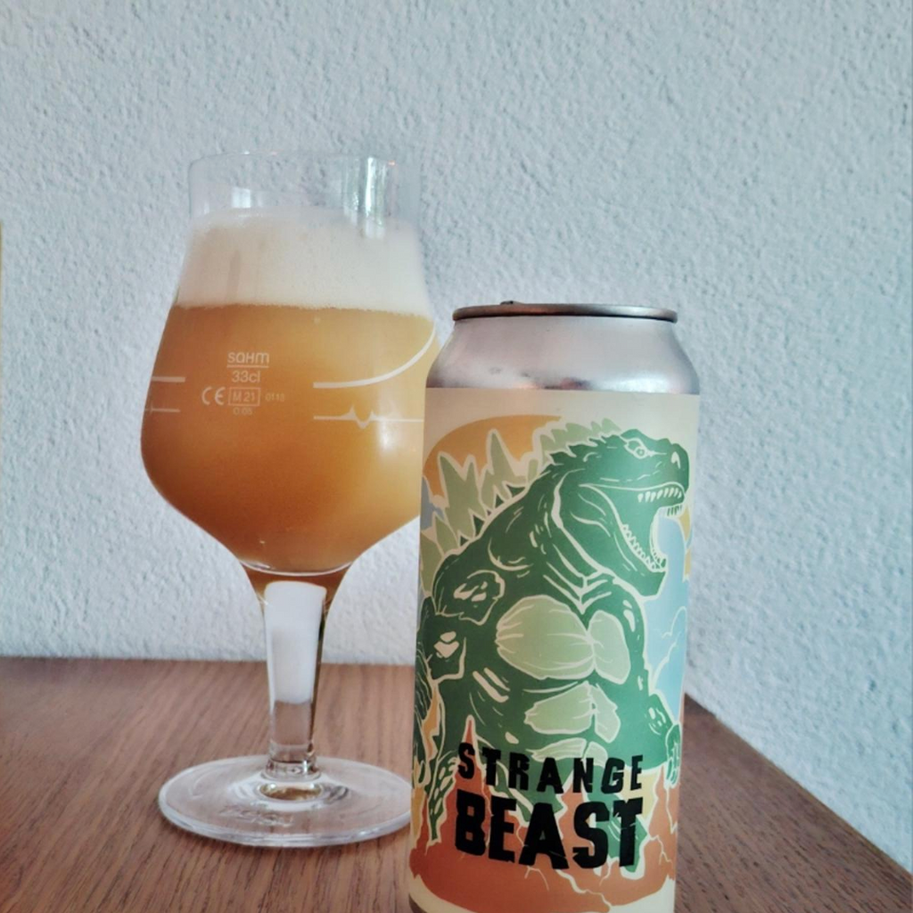 Counterpart Brewing x Nano Cinco – Strange Beast

ABV: 10,0 % | Stil: Triple New England IPA | Untappd: 4,35

En massiv TIPA fra canadiske Counterpart Brewing brygget i samarbejde med Nano Cinco. Humlekombinationen af Nelson Bliss, Superdelic og Southern Cross leverer et eksplosivt udtryk fyldt med tropisk frugt, hvidvinsnoter og den silkebløde mundfølelse, som de bedste moderne Triple IPA'er er kendt for.