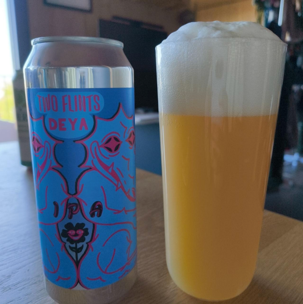 DEYA Brewing Company – Liminal Messaging

ABV: 6,3 % | Stil: New England / Hazy IPA | Untappd: 4,00

En klassisk DEYA hazy IPA med fokus på balance, drikbarhed og ren humleprofil. Mindre tung end mange moderne hazy IPA’er, men stadig tydeligt juicy med en mere elegant og “old school DEYA” tilgang.