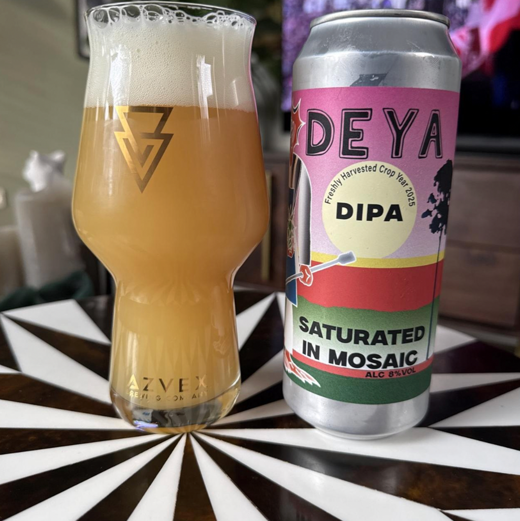 DEYA Brewing Company – Saturated In Mosaic (Crop Year 2025)
ABV: 8,0 % | Untappd: 4,24

Saturated In Mosaic er en intens og frugtig Double IPA med fokus på de komplekse aromaer fra friskhøstet Mosaic-humle.