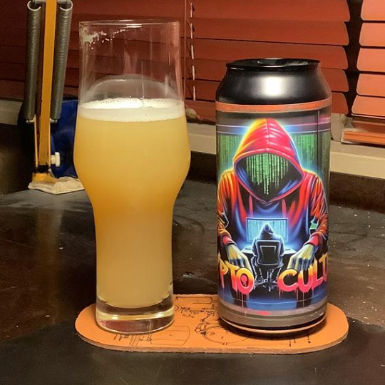 DankHouse Brewing Company – Crypto Culture
ABV: 7,0 % | Stil: IPA – New England / Hazy IPA | Untappd: 4,17

En frisk og saftig New England IPA, hvor tropiske toner og blød humle danner rammen om en livlig og frugtdrevet oplevelse.