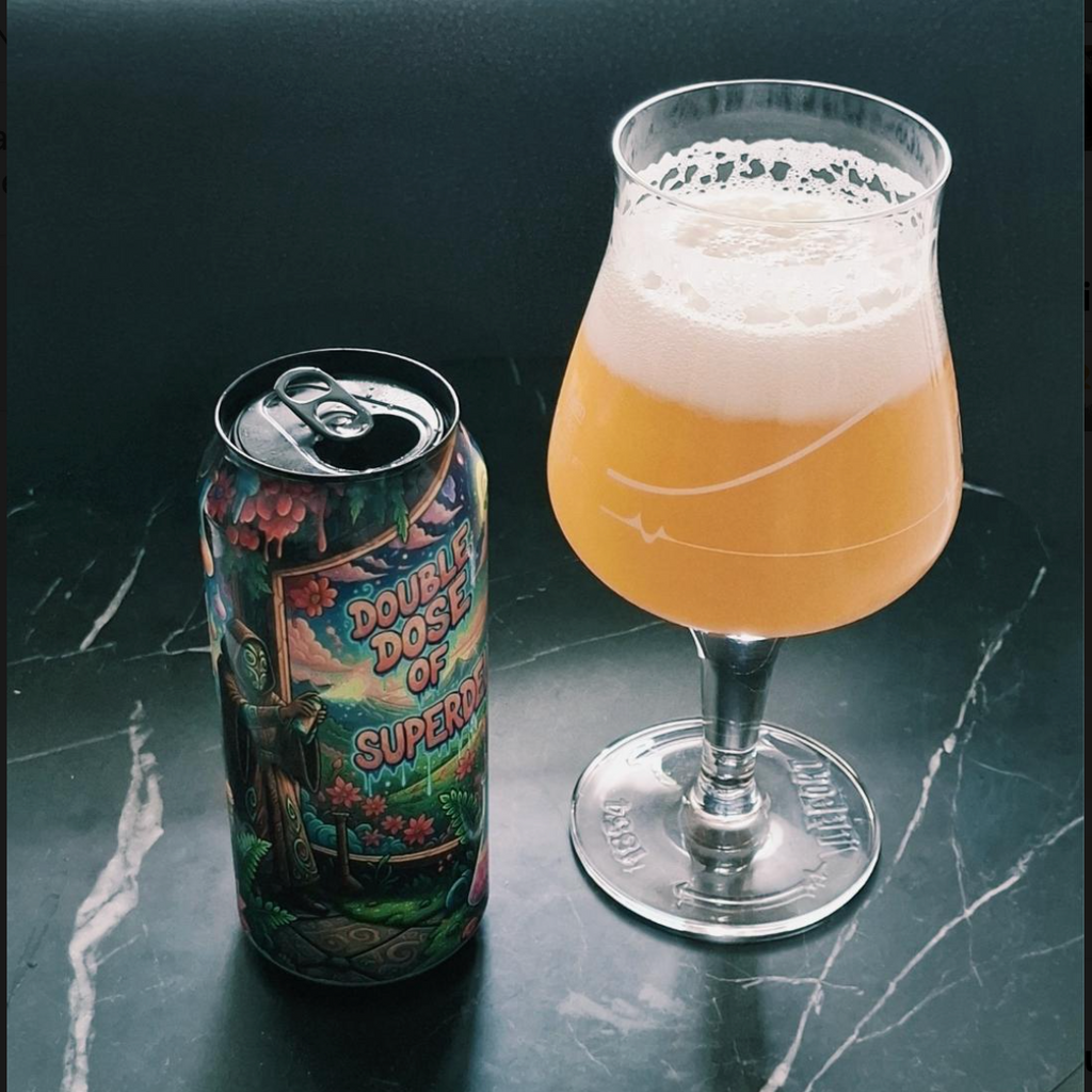 DankHouse Brewing Company – Double Dose of Superdelic

ABV: 8,0 % | Stil: Double New England IPA | Untappd: 4,12

Double Dose of Superdelic er præcis, hvad navnet antyder – en dobbelt dosis af den eftertragtede Superdelic-humle. Øllen er tørhumlet udelukkende med Superdelic, hvilket giver et rent og fokuseret udtryk, hvor humlens karakter får lov til at stå helt alene.